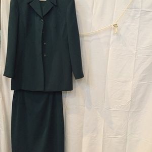 Green 2 Pc suit by Le Suit Paris, New York